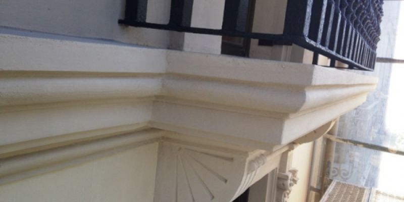 Detalle del balcón reparado